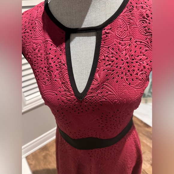 Midi  Dress in Burgundy - Picture 2 of 5